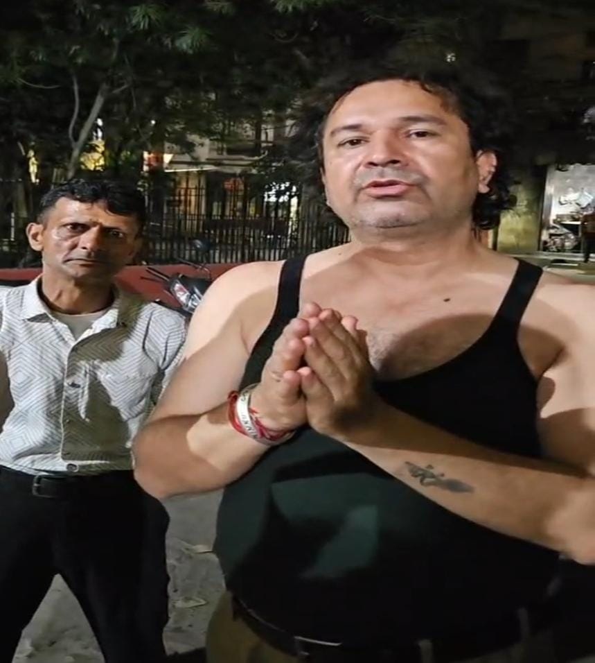 ਗਨ ਪੁਆਇੰਟ ''ਤੇ ਕੱਪੜਾ ਕਾਰੋਬਾਰੀ ਤੋਂ ਲੁੱਟ, ਮਿੰਨਤਾਂ ਕਰਨ ਦੇ ਬਾਵਜੂਦ ਲੁਟੇਰਿਆਂ ਨੇ ਦਾਤਰ ਨਾਲ ਕੀਤਾ ਵਾਰ