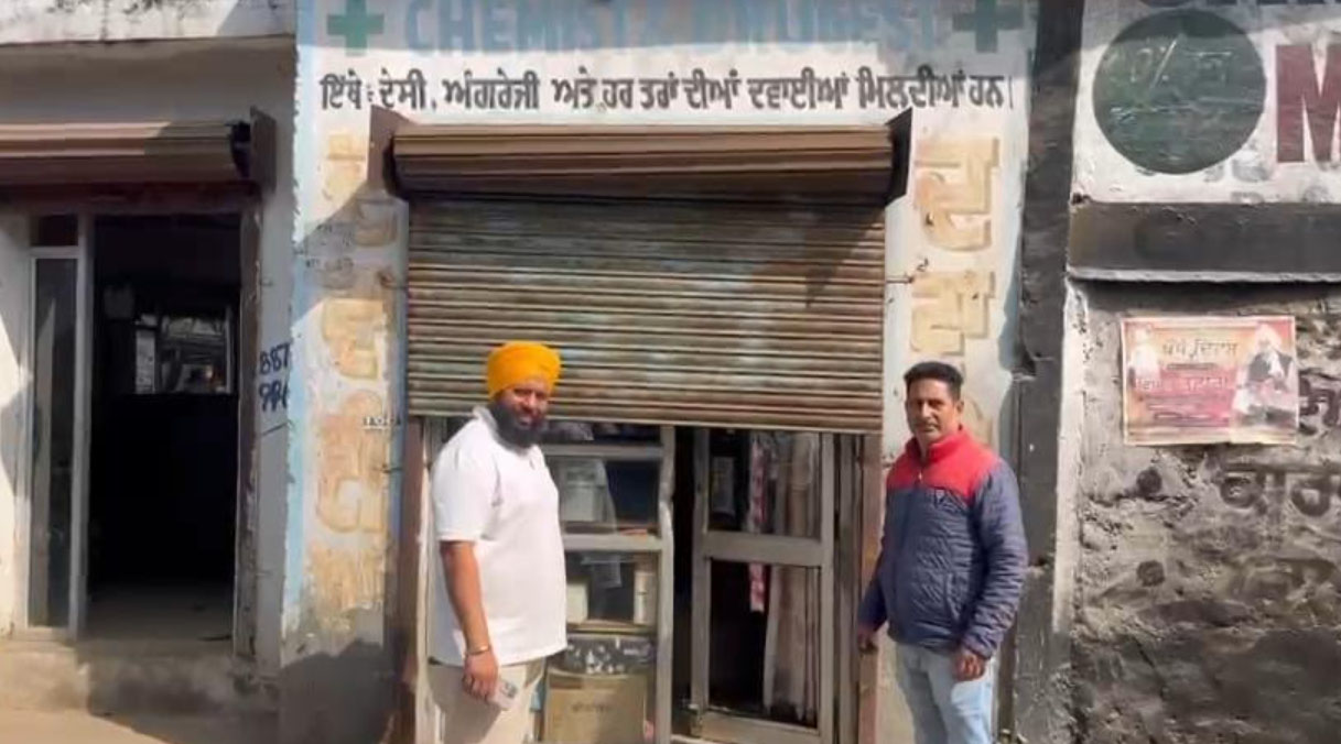 ਚੋਰਾਂ ਦਾ ਕਾਰਨਾਮਾ, ਇਕੋ ਰਾਤ 8 ਦੁਕਾਨਾਂ ''ਤੇ ਚੋਰੀ, ਦਵਾਈਆਂ ਵੀ ਨਹੀਂ ਛੱਡੀਆਂ
