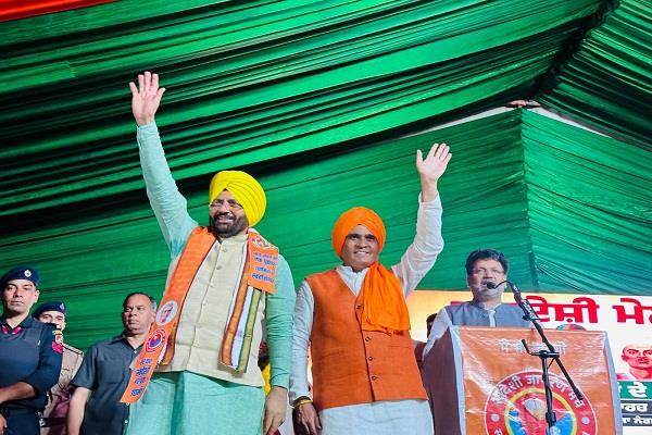 naib singh saini arrives at the swadeshi mela