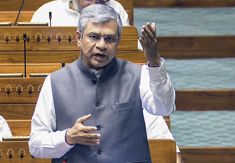 ਨੋਰਾ ਫਤੇਹੀ ਦੇ ਵਿਵਾਦਤ ਗਾਣੇ ''ਤੇ ਲੋਕ ਸਭਾ ''ਚ ਸੰਸਦ ਮੈਂਬਰ ਨੇ ਚੁੱਕੇ ਸਵਾਲ, ਸਰਕਾਰ ਨੇ ਦਿੱਤਾ ਠੋਕਵਾਂ ਜਵਾਬ