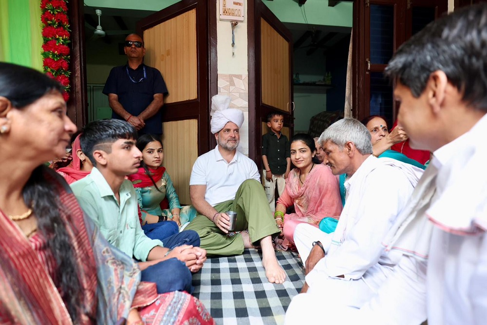 ਕਿਸਾਨ ਦੀ ਧੀ ਦੇ ਵਿਆਹ ''ਚ ਪੁੱਜੇ ਰਾਹੁਲ ਗਾਂਧੀ, ਨਿਭਾਇਆ ਆਪਣਾ ਵਾਅਦਾ