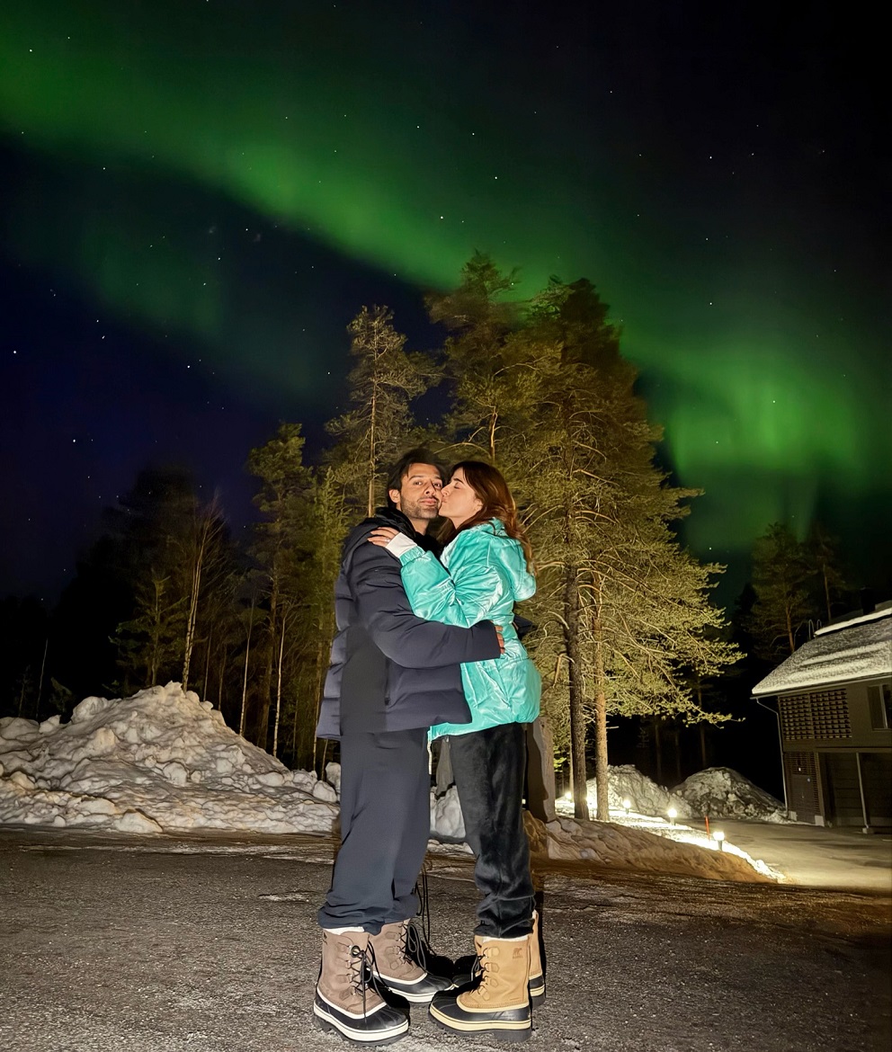 ਨੂਪੁਰ ਸੈਨਨ ਤੇ ਸਟੇਬਿਨ ਬੇਨ ਦਾ ‘ਡ੍ਰੀਮੀ ਹਨੀਮੂਨ’, ਫਿਨਲੈਂਡ ਦੇ ਅਸਮਾਨ ਹੇਠਾਂ ਦਿੱਤਾ ਰੋਮਾਂਟਿਕ ਪੋਜ਼