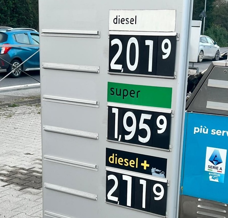 ਅਮਰੀਕਾ, ਇਜ਼ਰਾਈਲ ਤੇ ਈਰਾਨ ਜੰਗ ਕਾਰਨ ਤੇਲ ਦੀਆਂ ਕੀਮਤਾਂ ''ਚ ਭਾਰੀ ਉਛਾਲ ,ਲੋਕਾਂ ਦੇ ਸਾਹ ਸੂਤੇ