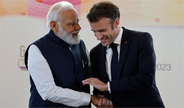 pm modi talks to emmanuel macron