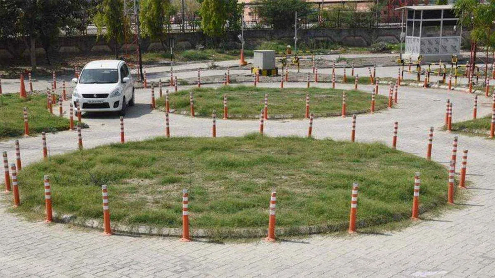 ਪੰਜਾਬ ''ਚ ਡਰਾਈਵਿੰਗ ਲਾਇਸੈਂਸਾਂ ਨੂੰ ਲੈ ਕੇ ਪਿਆ ਵੱਡਾ ਪੰਗਾ, ਲੋਕਾਂ ''ਚ ਮਚੀ ਹਾਹਾਕਾਰ