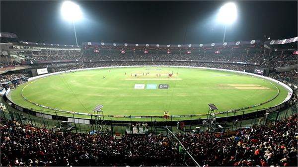 more than 50 mobile phones stolen from chinnaswamy stadium