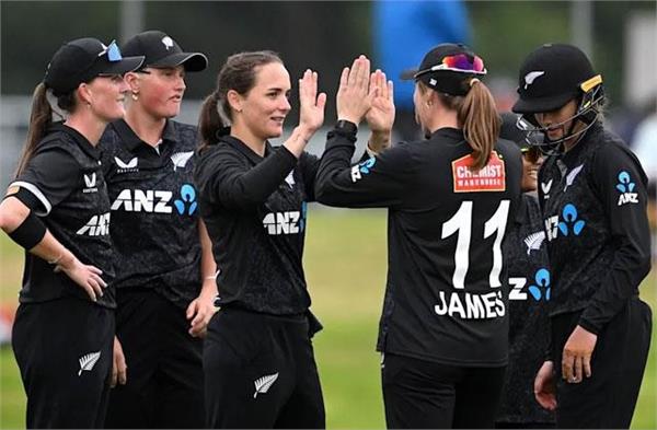 amelia kerr breaks 44 year old record by taking 7 wickets