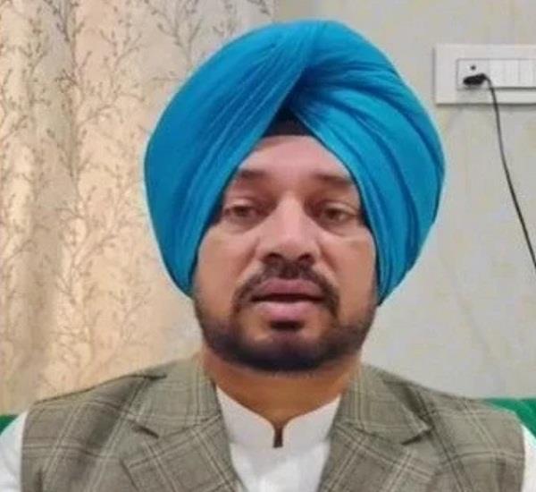aap mla accused of misbehaving with elderly