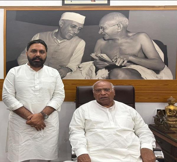 manveer singh dhaliwal  s important meeting with malik arjun kharge