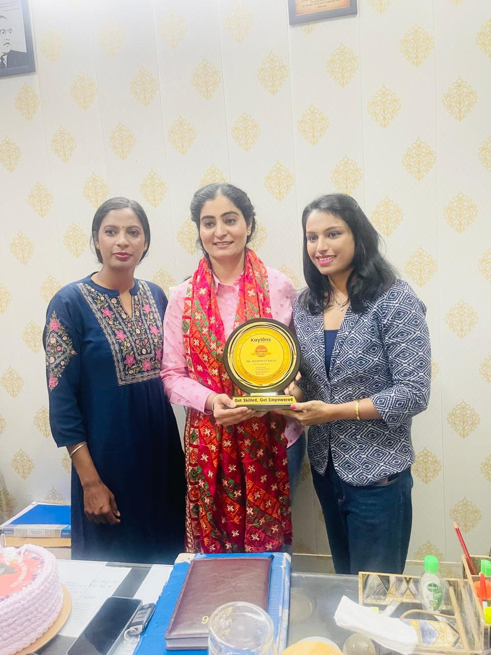 ਮਹਿਲਾ ਦਿਵਸ ਮੌਕੇ Kaylons School of Beauty ਵੱਲੋਂ ਮੋਹਾਲੀ ਦੀ ਮਹਿਲਾ ਪੁਲਸ ਲਈ ਸਨਮਾਨ ਸਮਾਰੋਹ