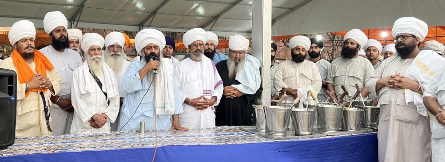 ਸੰਤ ਭੂਰੀ ਵਾਲਿਆਂ ਨੇ ਦਿੱਲੀ ਫਤਿਹ ਦਿਵਸ ਦੇ ਸਬੰਧ 'ਚ ਲਾਲ ਕਿਲ੍ਹਾ ਵਿਖੇ ਸੰਗਤਾਂ ਲਈ ਵਿਸ਼ਾਲ ਲੰਗਰ ਲਗਾਇਆ