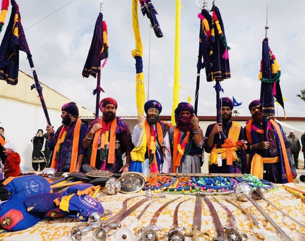 ਦੱਖਣੀ ਇਟਲੀ ''ਚ ਹੋਲੇ ਮਹੱਲੇ ਦੀਆਂ ਲੱਗੀਆਂ ਰੌਣਕਾਂ (ਤਸਵੀਰਾਂ)