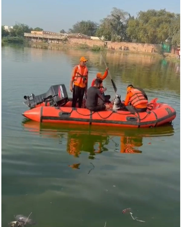 ਫਰੀਦਕੋਟ: ਖੇਡਦੇ-ਖੇਡਦੇ ਛੱਪੜ ''ਚ ਡੁੱਬ ਗਿਆ ਜਵਾਕ, NDRF ਦੀ ਟੀਮ ਵੱਲੋਂ ਕੀਤੀ ਜਾ ਰਹੀ ਭਾਲ