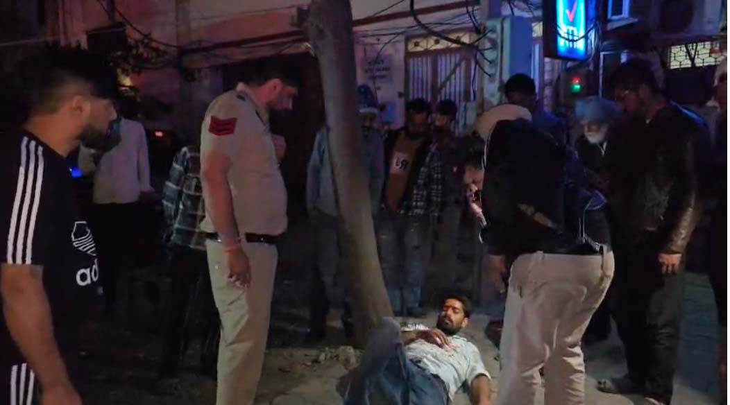 ਗੋਰਾਇਆ ''ਚ ਨੌਜਵਾਨ ''ਤੇ ਤੇਜ਼ਧਾਰ ਹਥਿਆਰਾਂ ਨਾਲ ਹਮਲਾ! ਕੁੜੀ ਕਰਕੇ ਹੋਇਆ ਵਿਵਾਦ