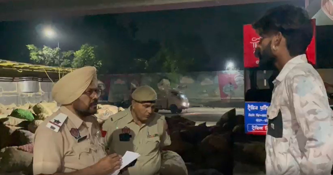 PAP ਚੌਂਕ ‘ਤੇ ਆਲੂਆਂ ਨਾਲ ਭਰੀ ਟਰਾਲੀ ਪਲਟੀ, ਸੜਕ ‘ਤੇ ਖਿਲਰੇ ਆਲੂ