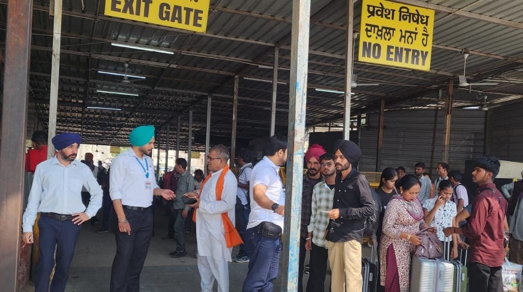 ਲੁਧਿਆਣਾ ਰੇਲਵੇ ਸਟੇਸ਼ਨ ''ਤੇ ਸਪੈਸ਼ਲ ਚੈਕਿੰਗ ਮੁਹਿੰਮ, ਬਿਨਾ ਟਿਕਟ ਸਫ਼ਰ ਕਰਨ ਵਾਲਿਆਂ ਨੂੰ ਕੀਤਾ ਜੁਰਮਾਨਾ