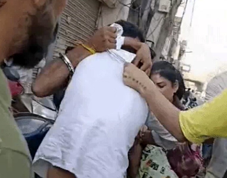 ਗੁਰਦੁਆਰੇ ਮੱਥਾ ਟੇਕਣ ਗਏ ਬੰਦੇ ਦੀ ਐਕਟਿਵਾ ਚੋਰੀ, ਅੱਧੇ ਘੰਟੇ ''ਚ ਆਪੇ ਹੀ ਲੱਭ ਲਏ ਚੋਰ