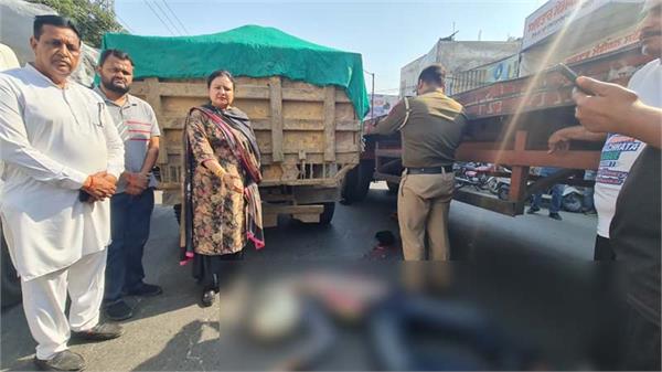 boy dead on road accident