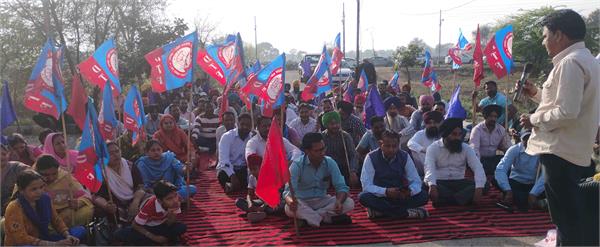 aap mla house teachers protest