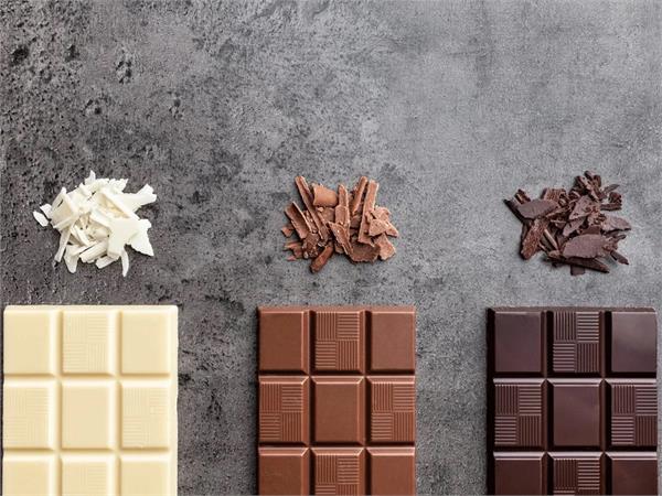 is dark chocolate healthier than milk chocolate 