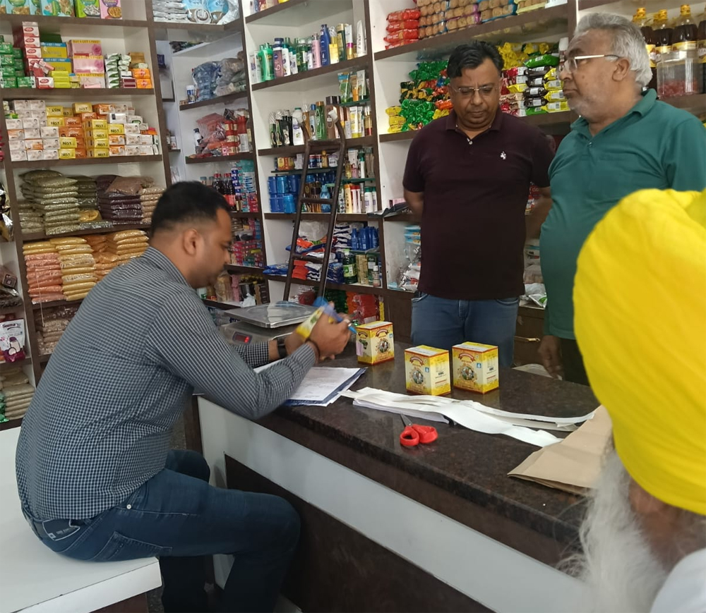 ਖਬਰ ਦਾ ਅਸਰ : ਗੋਨਿਆਣਾ ਮੰਡੀ ''ਚ ਫੂਡ ਸੇਫਟੀ ਟੀਮ ਦੀ ਛਾਪੇਮਾਰੀ