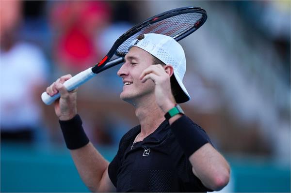 miami open  korda defeats alcaraz to exit