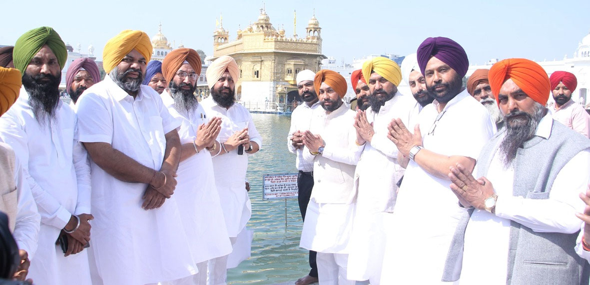 ਕੌਮੀ ਸਫਾਈ ਕਰਮਚਾਰੀ ਕਮਿਸ਼ਨ ਦੇ ਉਪ ਚੇਅਰਮੈਨ ਸ੍ਰੀ ਹਰਿਮੰਦਰ ਸਾਹਿਬ ਵਿਖੇ ਨਤਮਸਤਕ ਹੋਏ