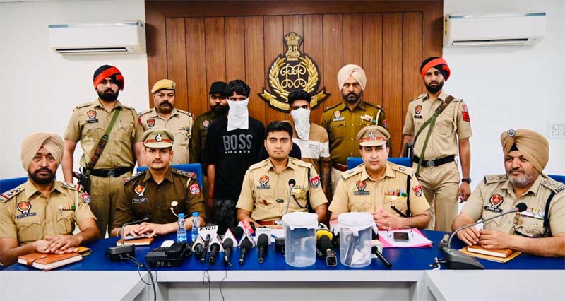 ਫਿਰੌਤੀ ਦੀ ਮੰਗ ਨੂੰ ਲੈ ਕੇ ਹਸਪਤਾਲ ''ਤੇ ਗੋਲ਼ੀਆਂ ਚਲਾਉਣ ਵਾਲੇ ਦੋ ਵਿਅਕਤੀ ਗ੍ਰਿਫ਼ਤਾਰ, ਹੋਏ ਅਹਿਮ ਖ਼ੁਲਾਸੇ