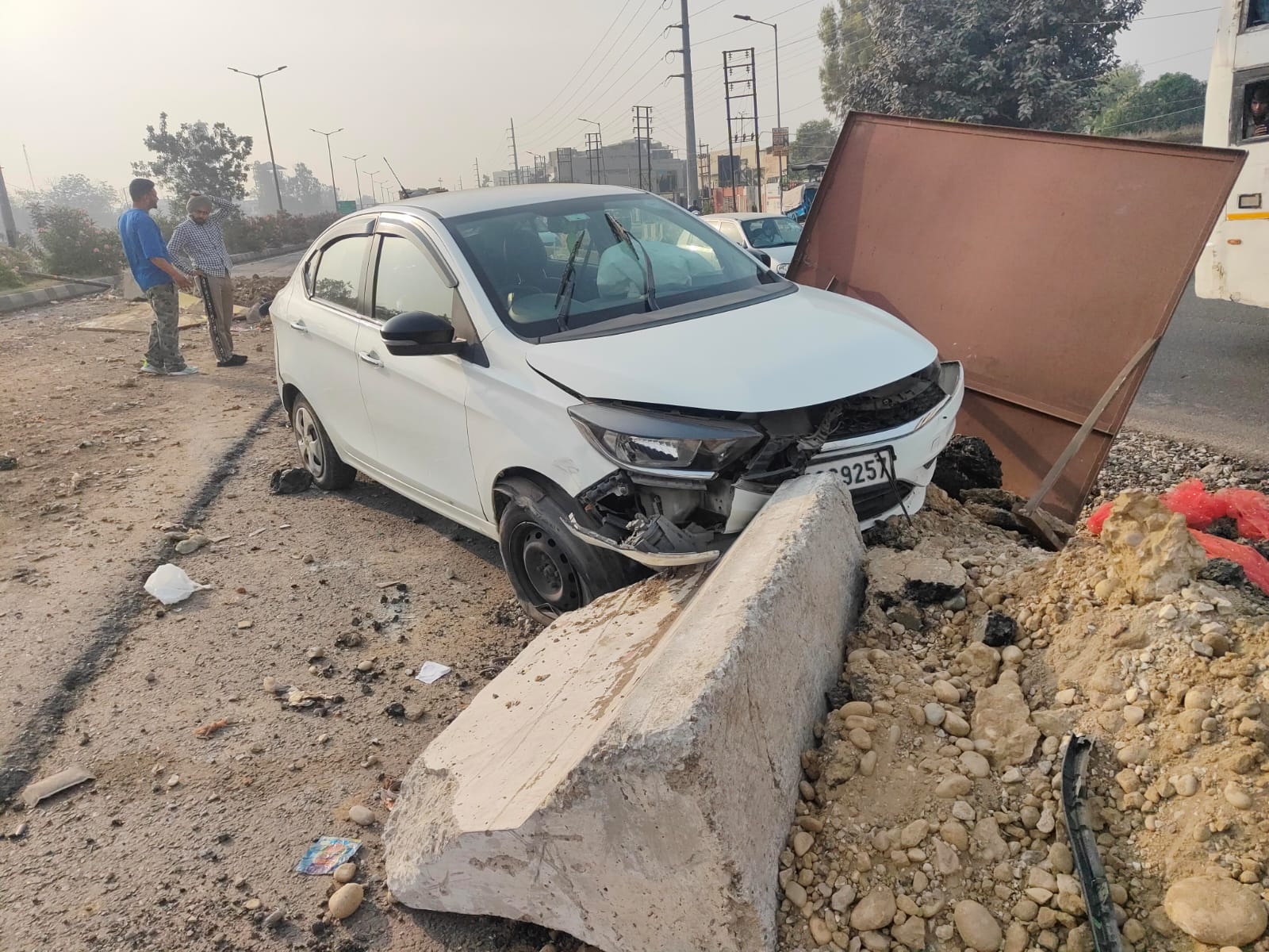 ਲੁਧਿਆਣਾ-ਜਲੰਧਰ ਹਾਈਵੇਅ ''ਤੇ ਵਾਪਰਿਆ ਹਾਦਸਾ, ਮੀਟਿੰਗ ਕਰ ਕੇ ਪਰਤ ਰਿਹਾ ਮੈਨੇਜਰ ਜ਼ਖ਼ਮੀ