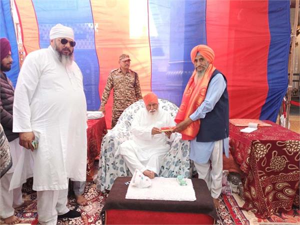 former parliamentary secretary desh raj singh dhugga at dera sachkhand ballan