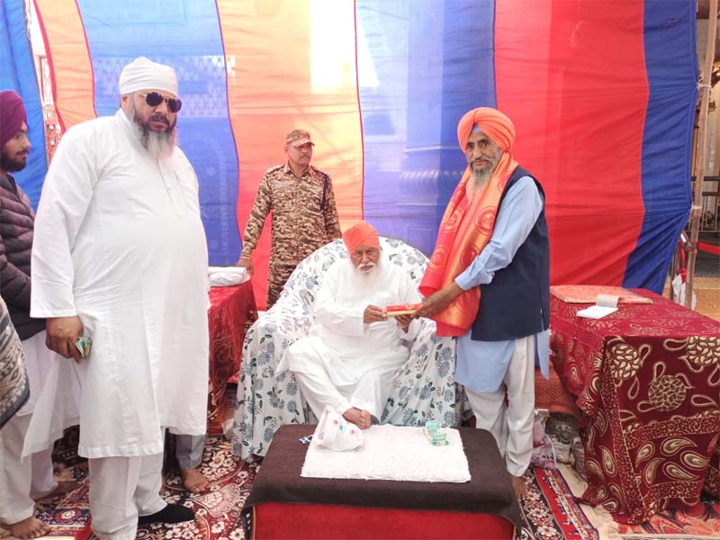 ਡੇਰਾ ਸੱਚਖੰਡ ਬੱਲਾਂ ਵਿਖੇ ਨਤਮਸਤਕ ਹੋਏ ਸਾਬਕਾ ਸੰਸਦੀ ਸਕੱਤਰ ਦੇਸ਼ ਰਾਜ ਸਿੰਘ ਧੁੱਗਾ