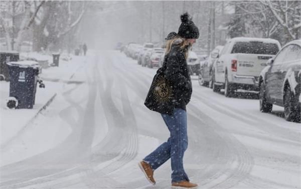heavy snowfall may disrupt traffic in toronto area