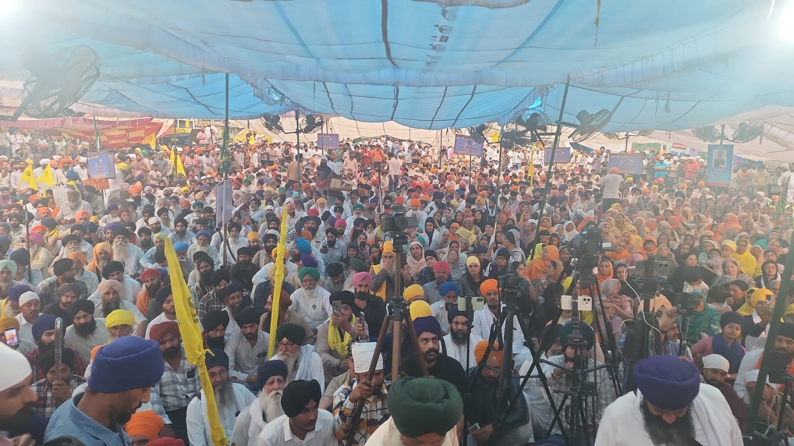 ਧਰਮ ਯੁੱਧ ਮੋਰਚੇ ''ਚ ਸੰਗਤ ਦਾ ਹੜ੍ਹ, ਮੋਰਚਾ ਕਮੇਟੀ ਨੇ 17 ਤੋਂ ਮੰਤਰੀਆਂ ਦੇ ਘਰ ਘੇਰਨ ਦਾ ਕੀਤਾ ਐਲਾਨ