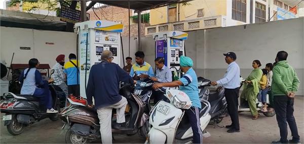 rumors of petrol diesel shortage in barnala are rife  dc appeals to people