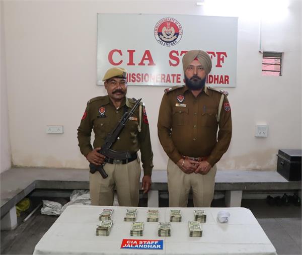 2 arrested with 30 grams of heroin and cash worth rs 4 30 lakh