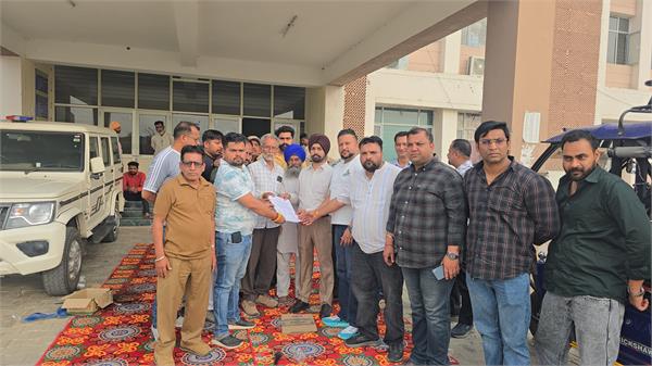 protest in tehsil complex dinanagar ended