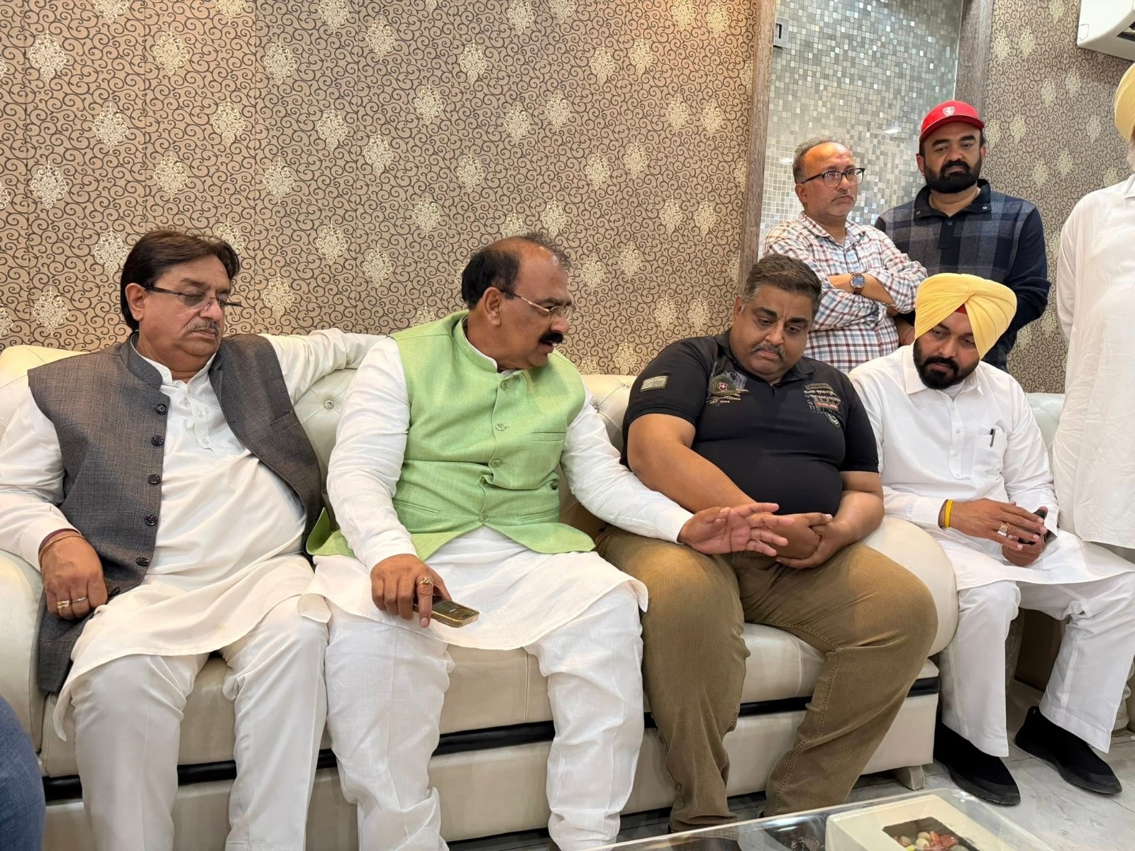 3 ਕਰੋੜ ਪੰਜਾਬੀਆਂ ਦੀ ਸੁਰੱਖਿਆ ਦੀ ਗਾਰੰਟੀ ਦੇਣ ਵਾਲੇ ਕੇਜਰਿਵਲ ਤੇ ਮਾਨ ਕਿੱਥੇ ਹਨ?:  ਸ਼ਰਮਾ