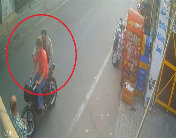 youth riding bike without number plate causes ruckus