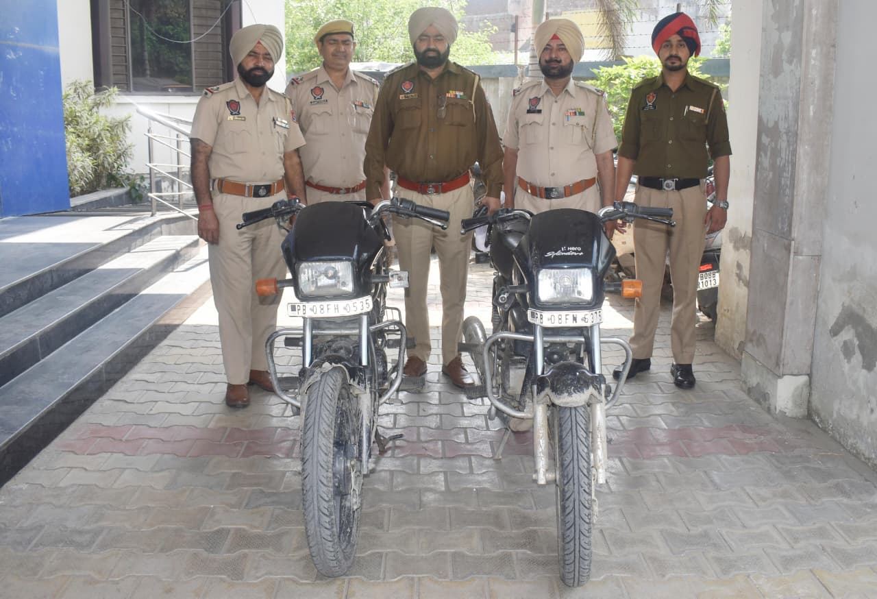 ਜਲੰਧਰ : ਬਾਵਾ ਖੇਲ ਇਲਾਕੇ ''ਚ ਲੁੱਟਾਂ-ਖੋਹਾਂ ਕਰਨ ਵਾਲਾ ਨੌਜਵਾਨ ਕਾਬੂ, ਖੋਹਿਆ ਮੋਟਰਸਾਈਕਲ ਬਰਾਮਦ