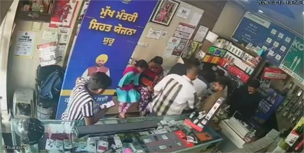 shoplifting under the pretext of making payment through scanner