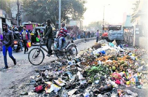 if caught throwing garbage on the road  you will be fined