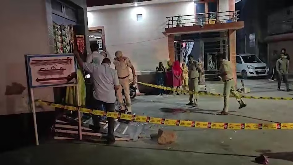 ਵੱਡੀ ਵਾਰਦਾਤ! ਬਦਮਾਸ਼ਾਂ ਨੇ ਘਰ ''ਚ ਵੜ ਕੇ 4 ਜੀਆਂ ''ਤੇ ਅੰਨ੍ਹੇਵਾਹ ਚਲਾਈਆਂ ਗੋਲੀਆਂ