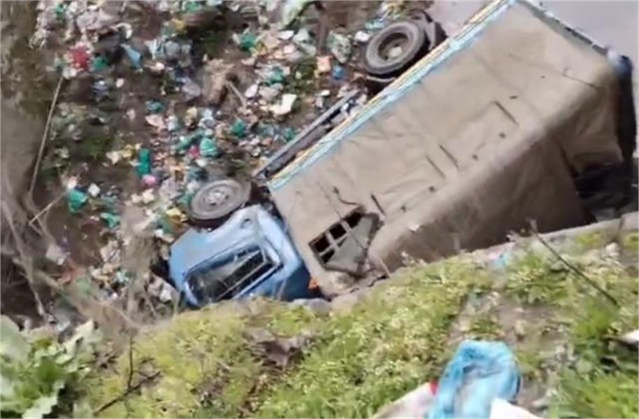 ਜੰਮੂ-ਕਸ਼ਮੀਰ ''ਚ CRPF ਦੀ ਗੱਡੀ ਹਾਦਸੇ ਦਾ ਸ਼ਿਕਾਰ, ਜਵਾਨ ਜ਼ਖ਼ਮੀ