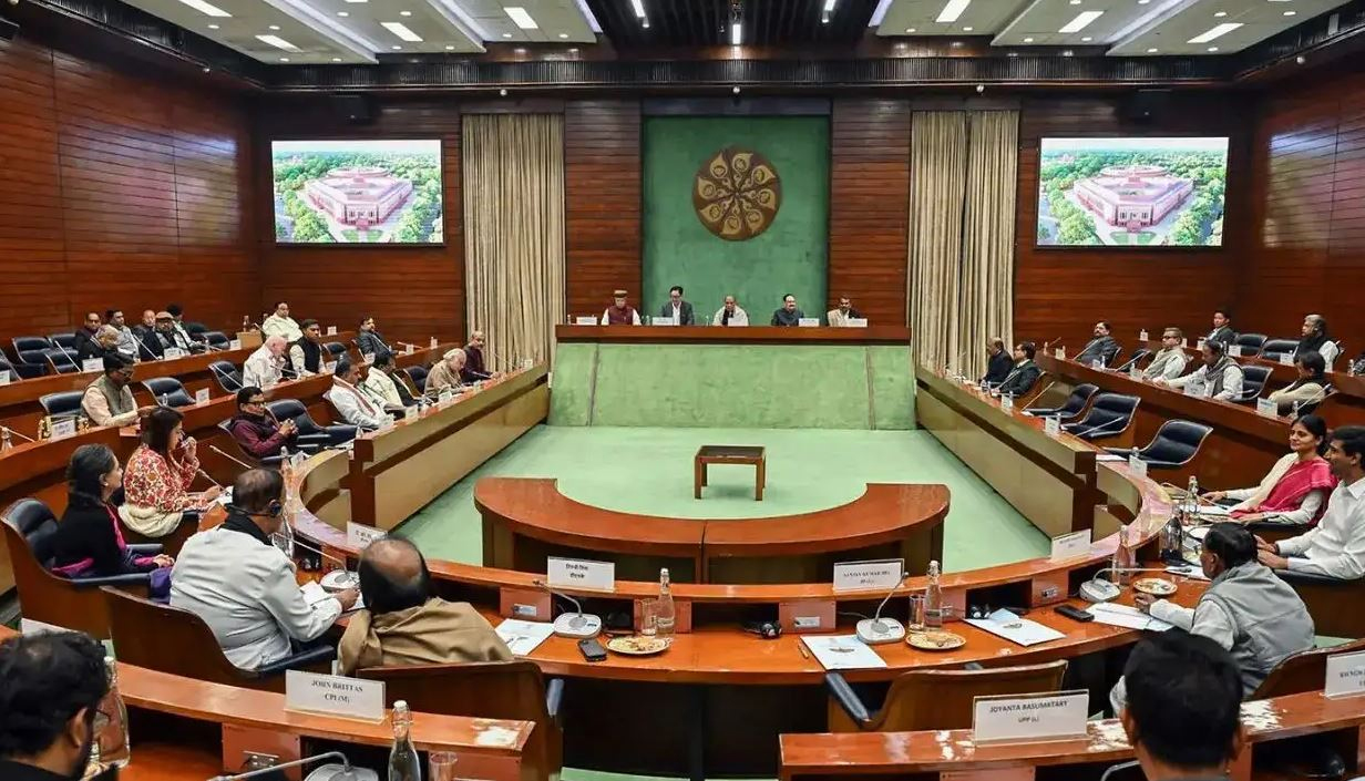 ''ਦੇਸ਼ ''ਚ ਤੇਲ ਤੇ ਗੈਸ ਦੀ ਕੋਈ ਕਮੀ ਨਹੀਂ'', ਸਰਬ ਪਾਰਟੀ ਮੀਟਿੰਗ ''ਚ ਸਰਕਾਰ ਦਾ ਵੱਡਾ ਦਾਅਵਾ