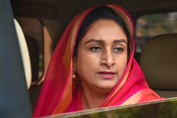 CM ਮਾਨ ਦੇ ''ਪਟੋਲੇ'' ਵਾਲੇ ਬਿਆਨ ਖਿਲ਼ਾਫ ਹਰਸਿਮਰਤ ਕੌਰ ਬਾਦਲ ਖੋਲ੍ਹਿਆ ਮੋਰਚਾ, ਕੀਤੀ FIR ਦੀ ਮੰਗ