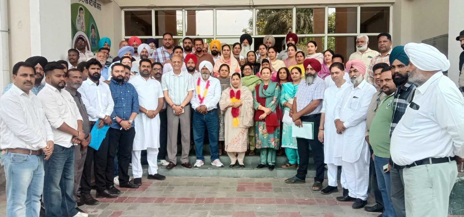 ਬਲਾਕ ਦੋਰਾਂਗਲਾ ''ਤੇ ਕਾਂਗਰਸ ਦਾ ਕਬਜ਼ਾ: ਬਲਬੀਰ ਚੰਦ ਚੇਅਰਮੈਨ ਤੇ ਗੁਰਮੀਤ ਕੌਰ ਬਣੇ ਵਾਈਸ ਚੇਅਰਪਰਸਨ