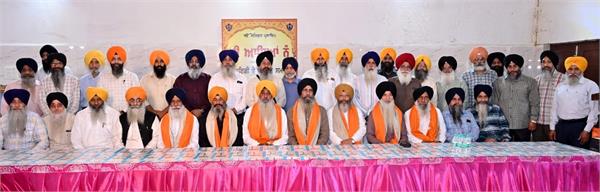 retired officers and employees of shiromani committee