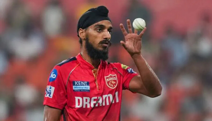 IPL 2026: ਅਰਸ਼ਦੀਪ ਸਿੰਘ ਨੇ ਆਪਣੀ ਹੀ ਟੀਮ ਨੂੰ ਦਿੱਤੀ ''ਸਜ਼ਾ'', ਇੱਕੋ ਓਵਰ ''ਚ ਸੁੱਟੀਆਂ 11 ਗੇਂਦਾਂ