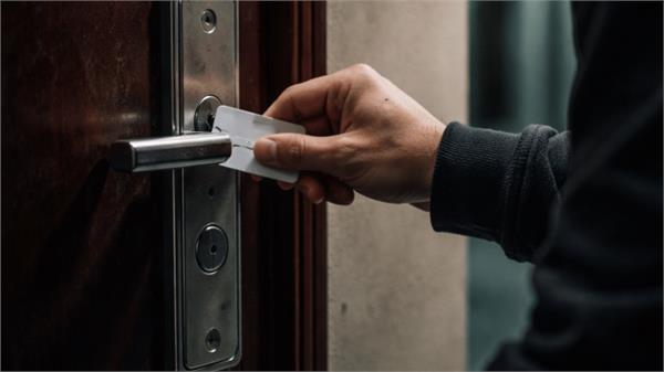 five star hotel chef arrested on charges of theft