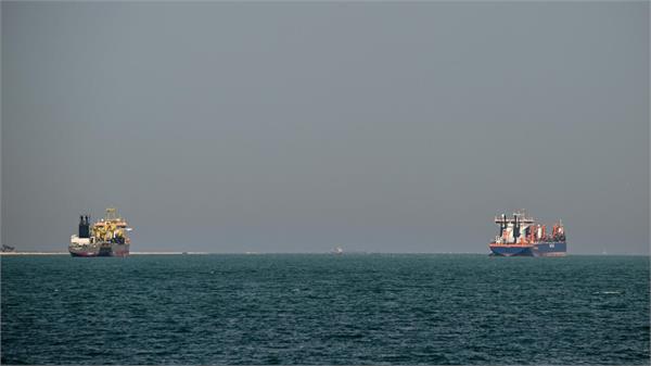 china container ships pass hormuz strait